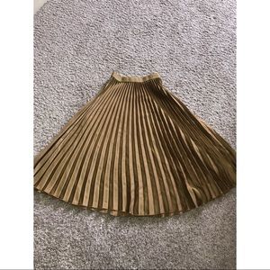NWT | Pleated H&M skirt